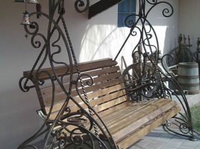 Качели кованые